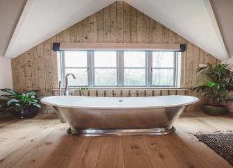 A  bath in a luxury bedroom.