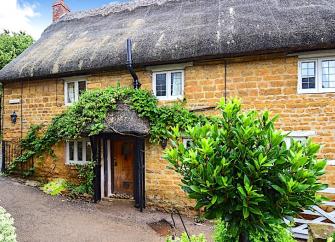 A 'honey-stone' thatched Cotswold holiday cottage in Oxfordshire.