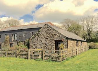 L-shaped exterior and secure garden of a single-storey holiday cottage in Fowey.